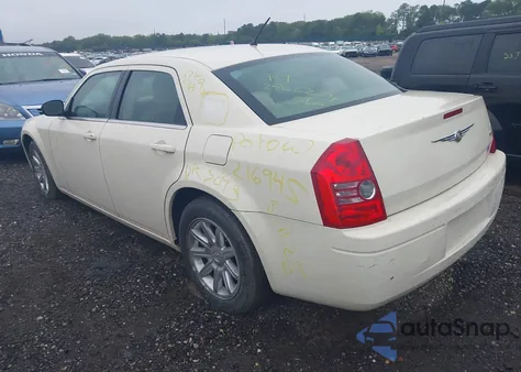 2008 Chrysler 300 Lx z USA, uszkodzony, nr VIN 2C3KA43R98H165743